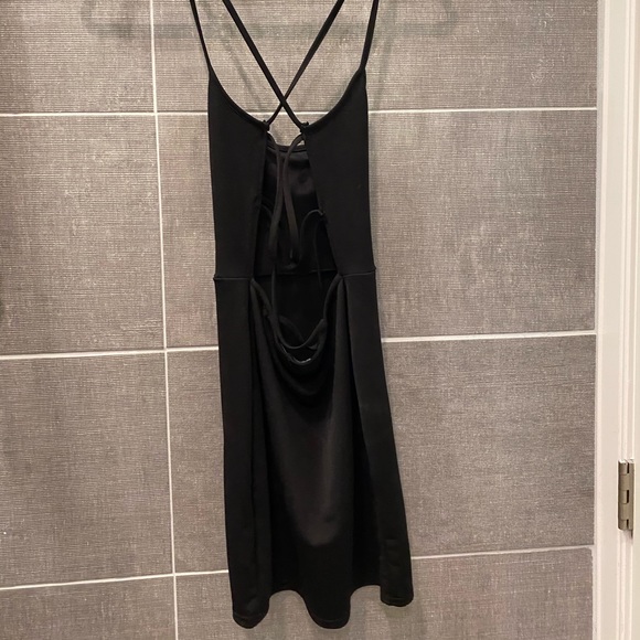 Little black dress with cross back - Picture 3 of 5
